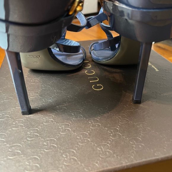 PREOWNED Gucci Ursula Cage Sandal Vernice Crystal Color: Uniform Blue Size: 38EU - Picture 6 of 9